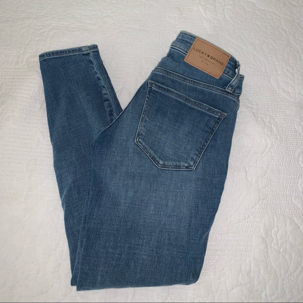 Size 25/0 Ankle low rise Lucky jeans.